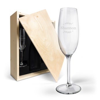Champagnekasse i træ med indgraverede glas