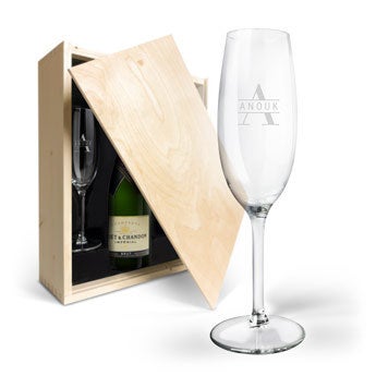 Champagnepakket met gegraveerde glazen - Moët & Chandon Brut