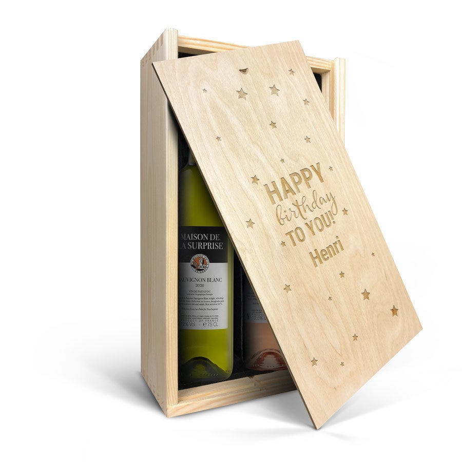 Wein Geschenkset - Maison de la Surprise Sauvignon Blanc & Syrah - Weinkiste mit Gravur