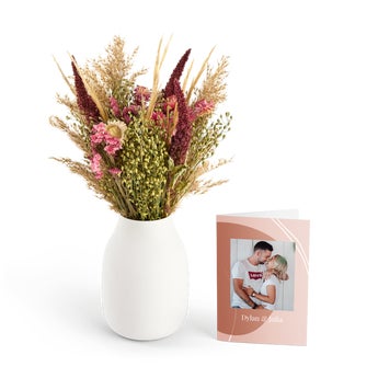Šopek posušenega cvetja s personalizirano kartico - roza