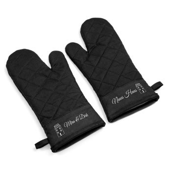 Personalised oven gloves set