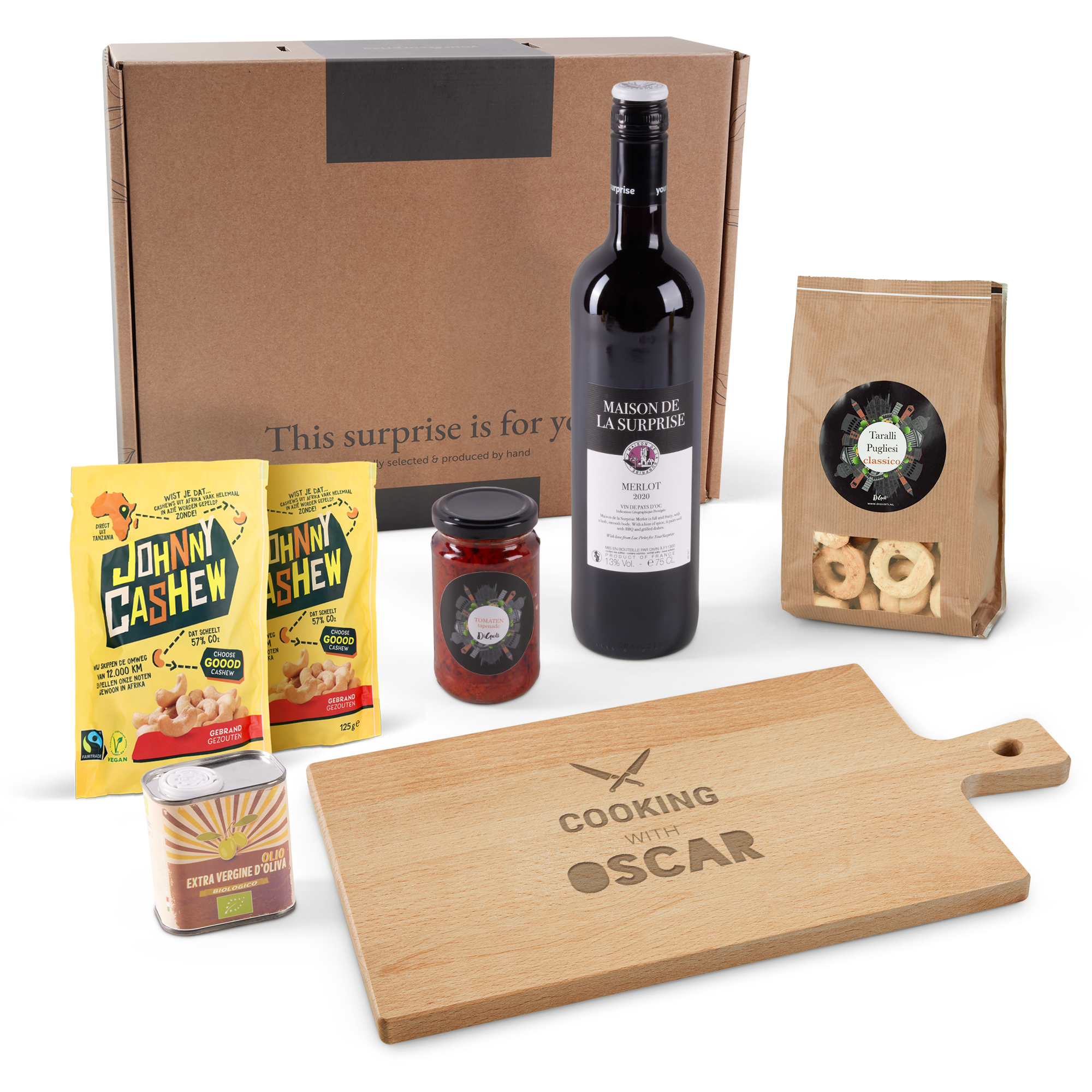 Dárkový balíček s vínem, občerstvením a dřevěným servírovacím prkénkem