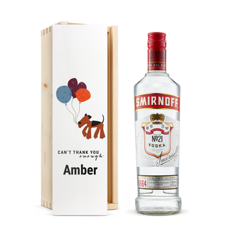 Smirnoff vodka egy lenyomatos dobozban