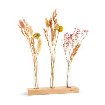 Sušené květiny s personalizovaným dřevěným stojanem