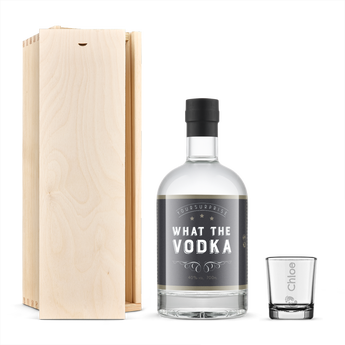 Vodka i trälåda med glas - YourSurprise 