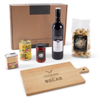 Drinks package with engraved wooden serving board