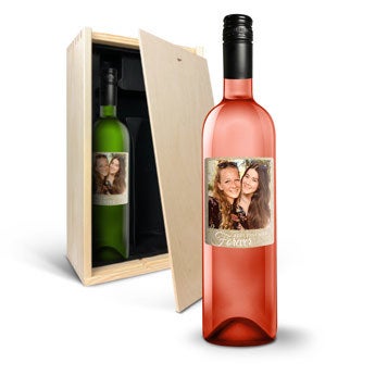 Vin med påtrykt etikette - Belvy - hvidvin og rosévin