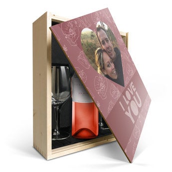 Luc Pirlet Syrah with glass and printed lid