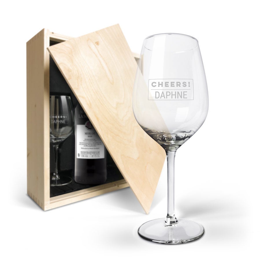 Wijnpakket met glas - Maison de la Surprise Merlot (Gegraveerde glazen)