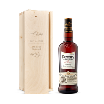 Dewar's 12y whisky in engraved case
