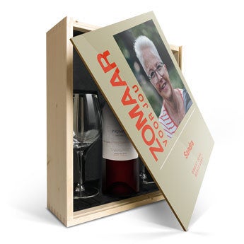 Salentein Primus Malbec met glazen en bedrukte deksel