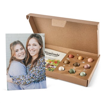 Cutie cadou - Bombă cu semințe de flori sălbatice cu card personalizat