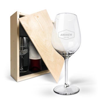 Salentein Malbec with engraved glasses