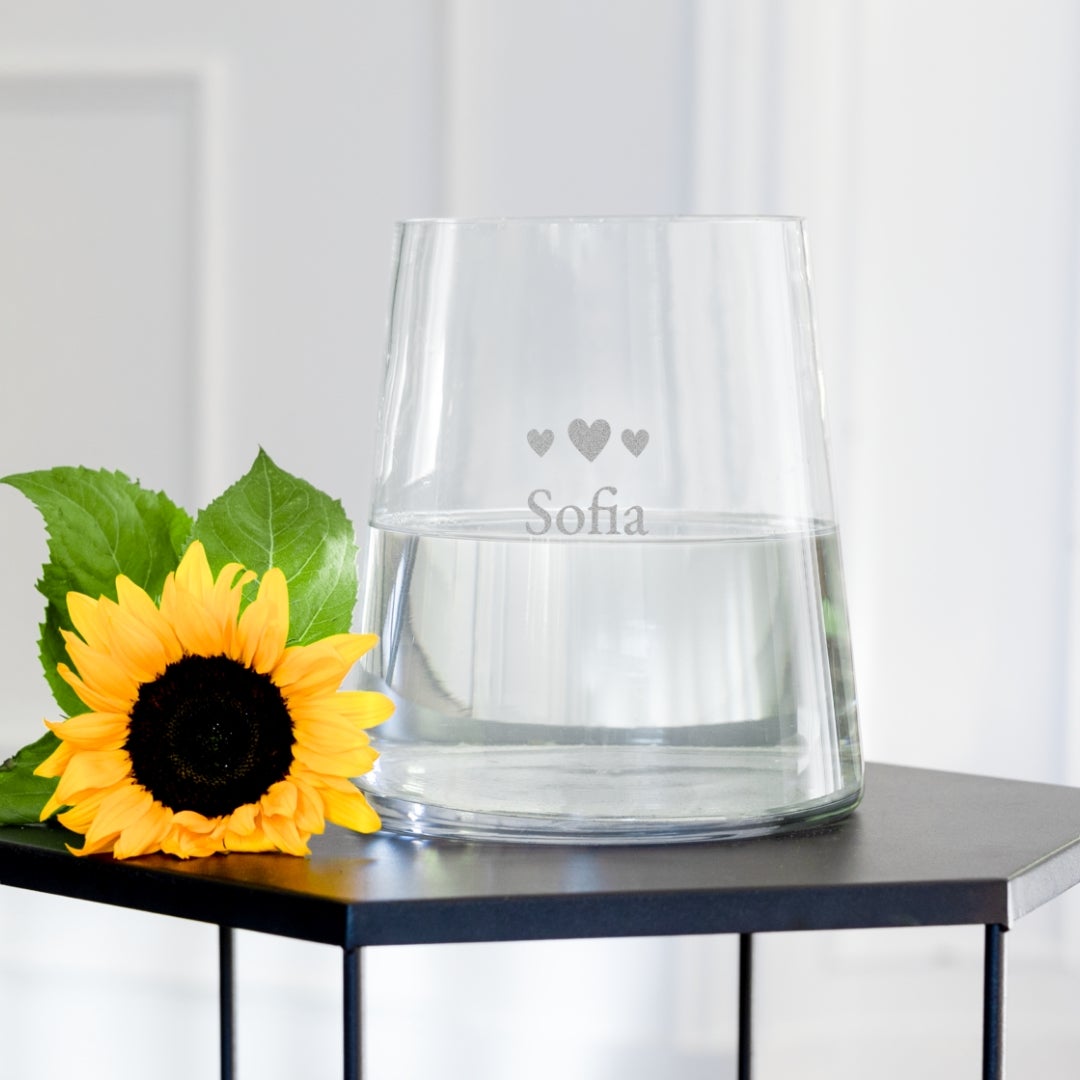 Gravírovaná sklenená váza