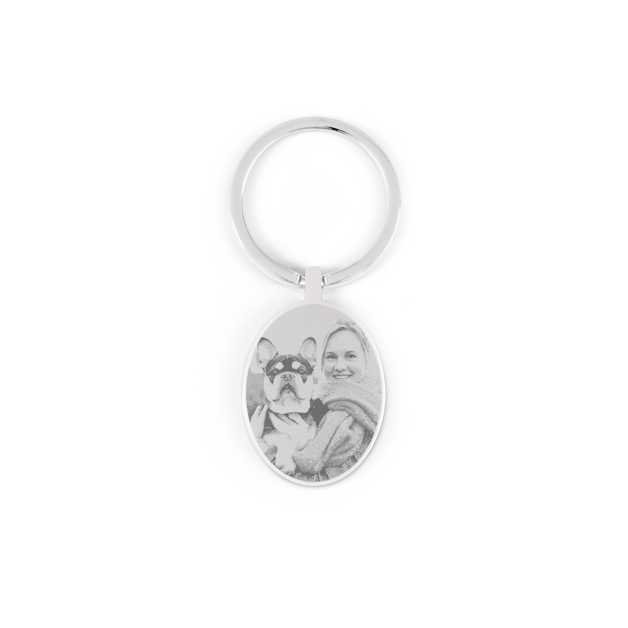 Breloc oval personalizat cu fotografia unei femei și a unui câine, gravat pentru un cadou original.