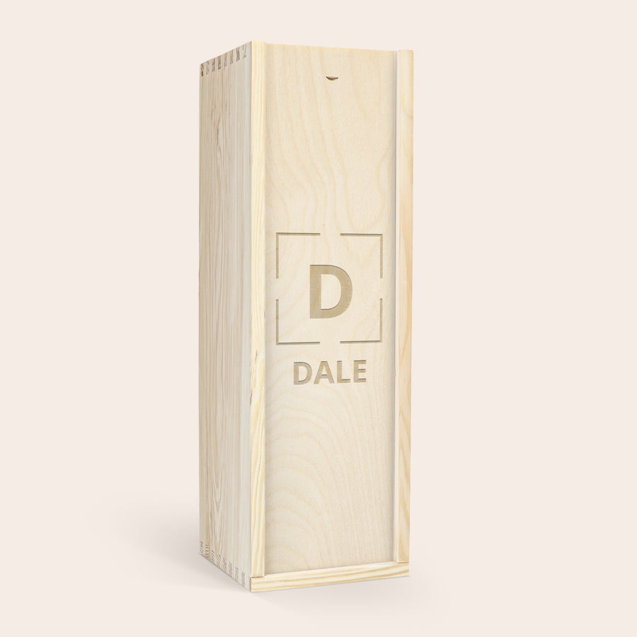 Graham's Tawny - zralý 10 let Dřevěná bedna s gravírováním textu "D DALE", ideální pro lahev desetiletého portského Graham's 10 Years.