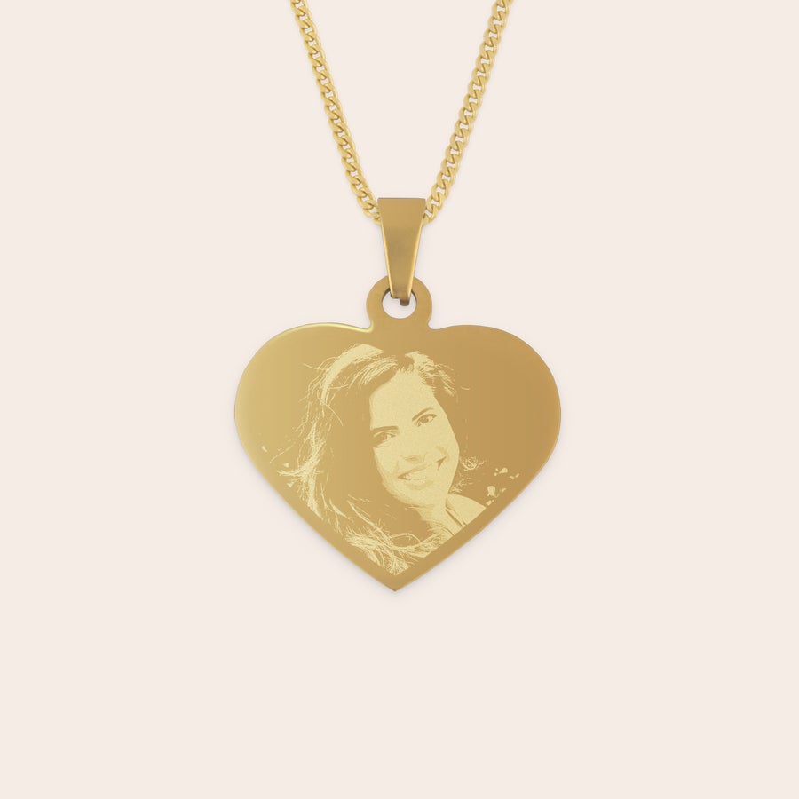 Engraved heart necklace Gold-plated heart pendant engraved with a smiling woman's photo. A beautiful customized photo pendant.