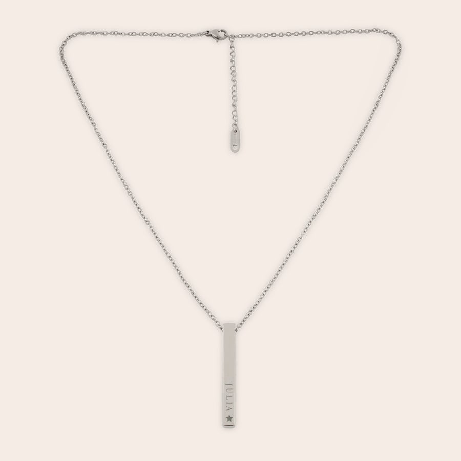 Collier à barettes avec nom Collier à barrettes personnalisé avec le nom Julia gravé pour faire plaisir à quelqu'un.