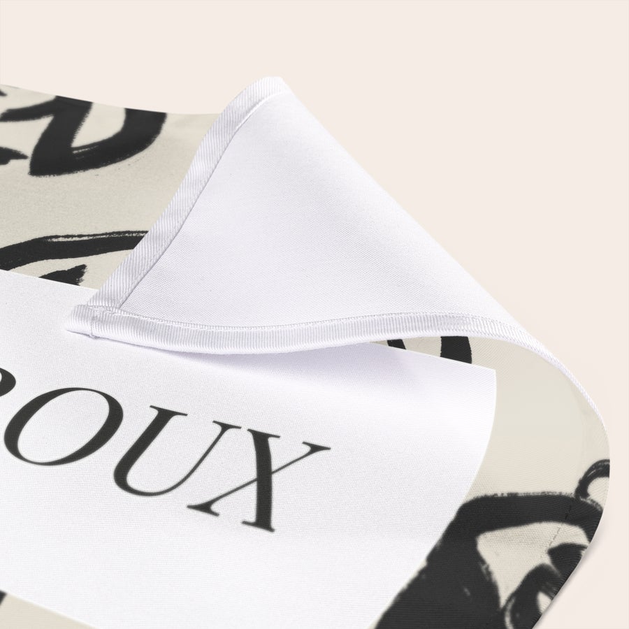 Serviettes de table personnalisées Serviettes de table personnalisées imprimées avec le texte "ROUX" en noir sur fond beige