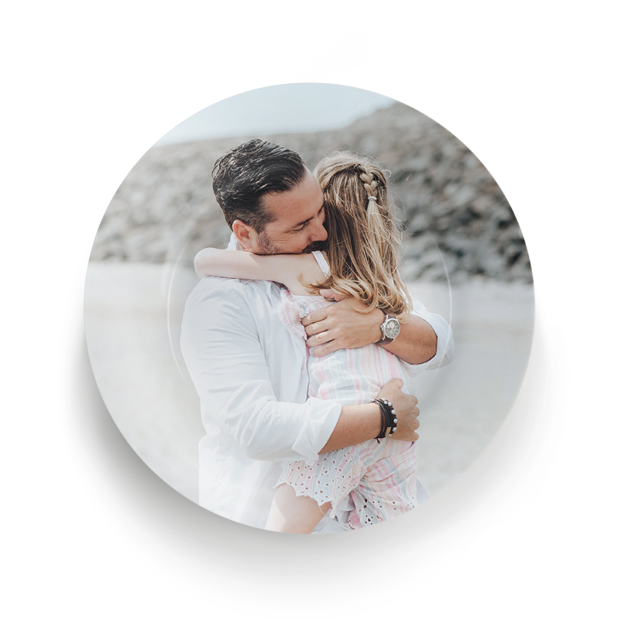 Plato del Día del Padre personalizado con una foto impresa de un hombre y una niña abrazándose.