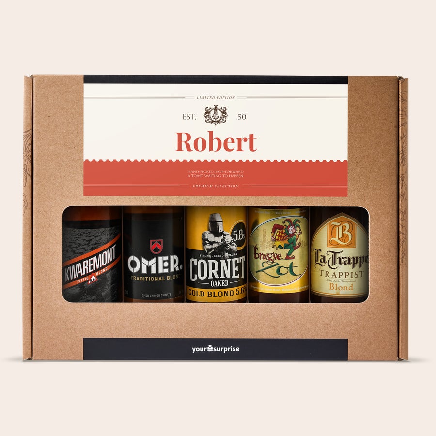 Bierpakket verjaardag met foto en tekst Gepersonaliseerd bierpakket met vijf blond bieren in een bruine doos, bedrukt met de naam Robert.
