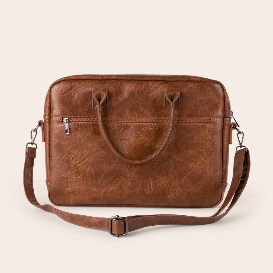 Bolso para portátil personalizado de piel sintética Bolso para portátil de piel sintética marrón con correa ajustable.