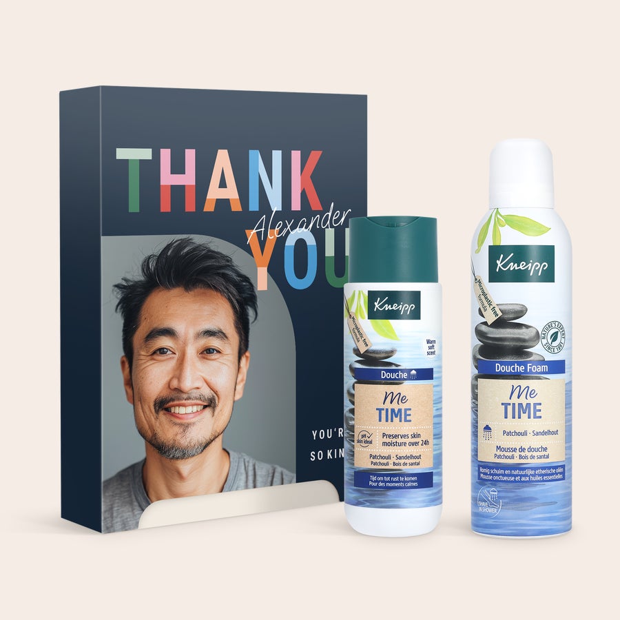 Kneipp Me-Time presentask för wellness Presentask med Kneipp duschskum och duschgel med personlig bild och texten Thank You Alexander för att överraska och skämma bort.