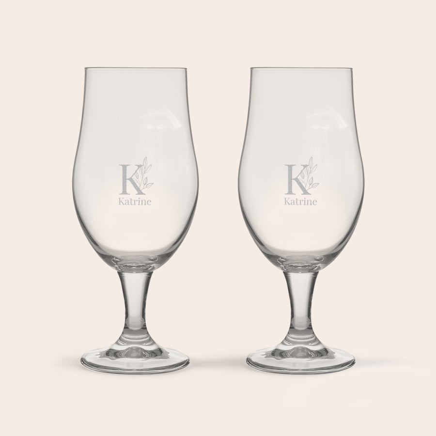 Hjemmebryg tønde med 2 glas med indgravering To personlige Royal Leerdam ølglas indgraveret med initialet K og navnet Katrine