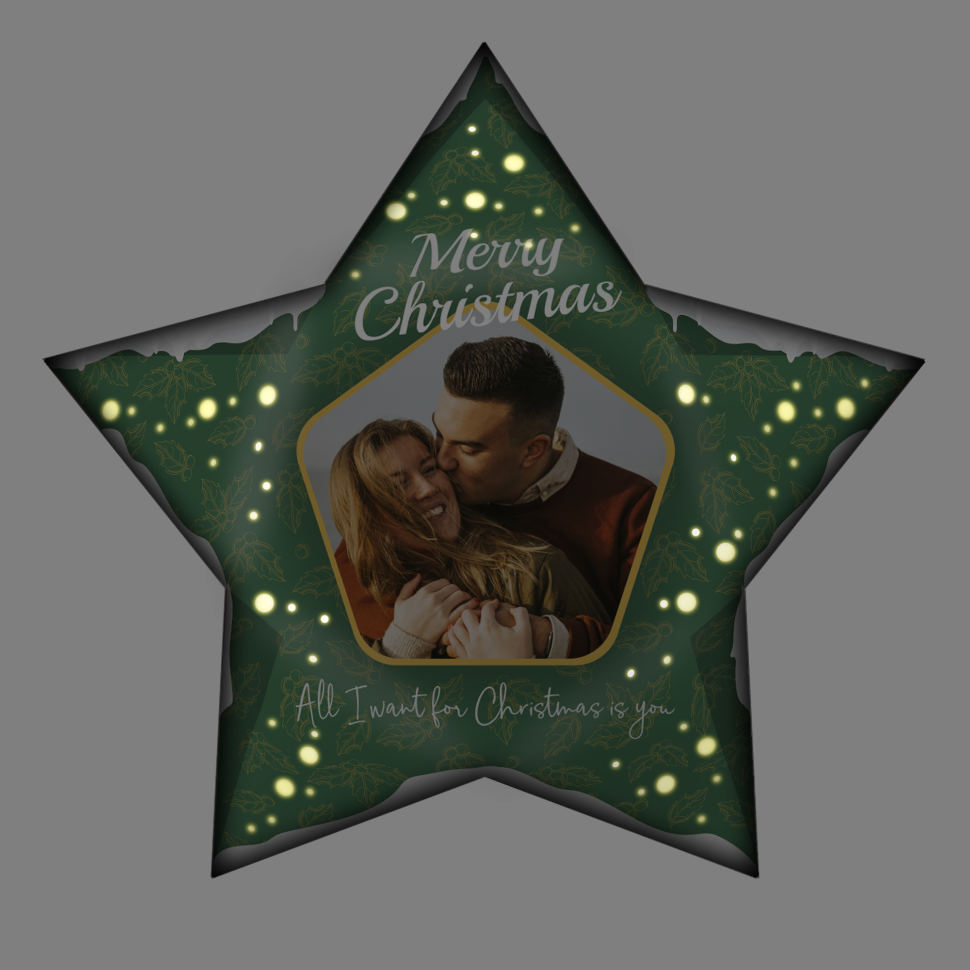 Stea de Crăciun DIY personalizată, verde, cu model cu vâsc, imprimată cu fotografia unui cuplu și textul "Merry Christmas" și "All I want for Christmas is you", luminează sărbătorile cu o notă personală.