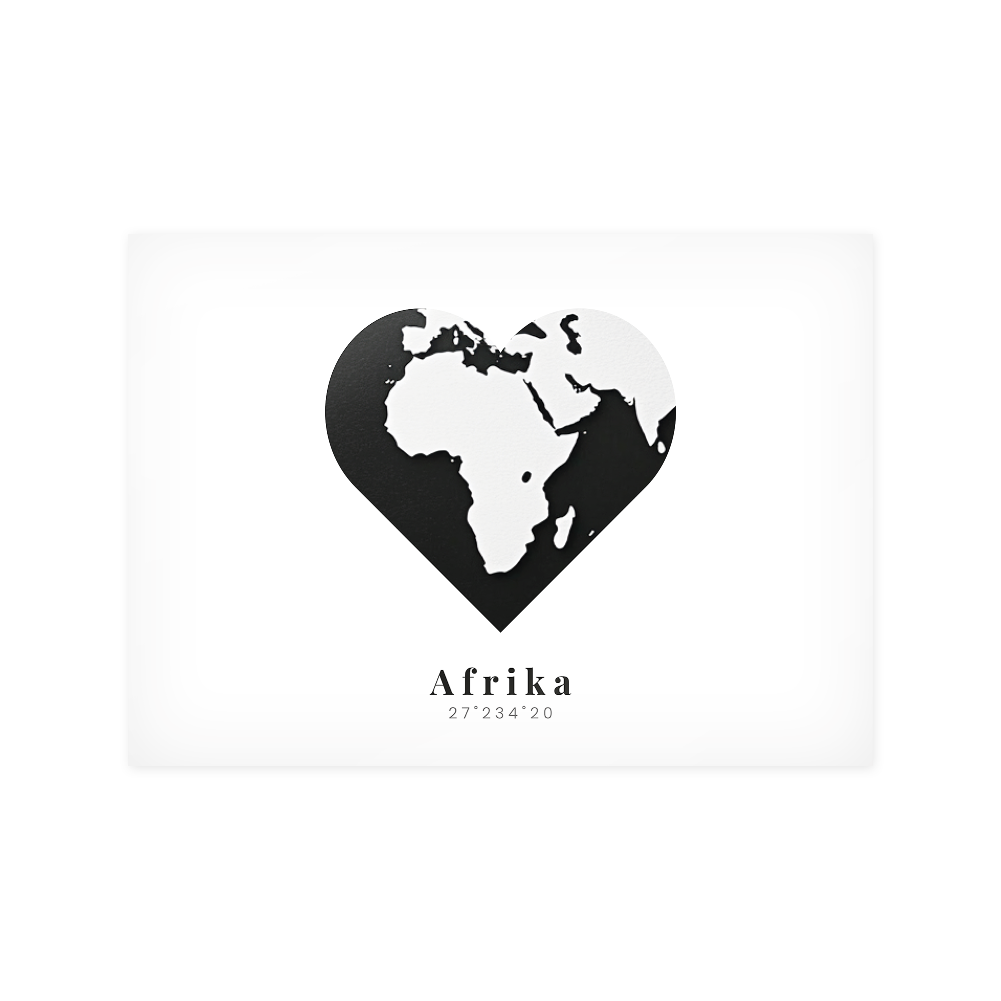Poster con foto in bianco e nero con mappa a forma di cuore dell'Africa e testo personalizzato "Afrika" e coordinate sotto