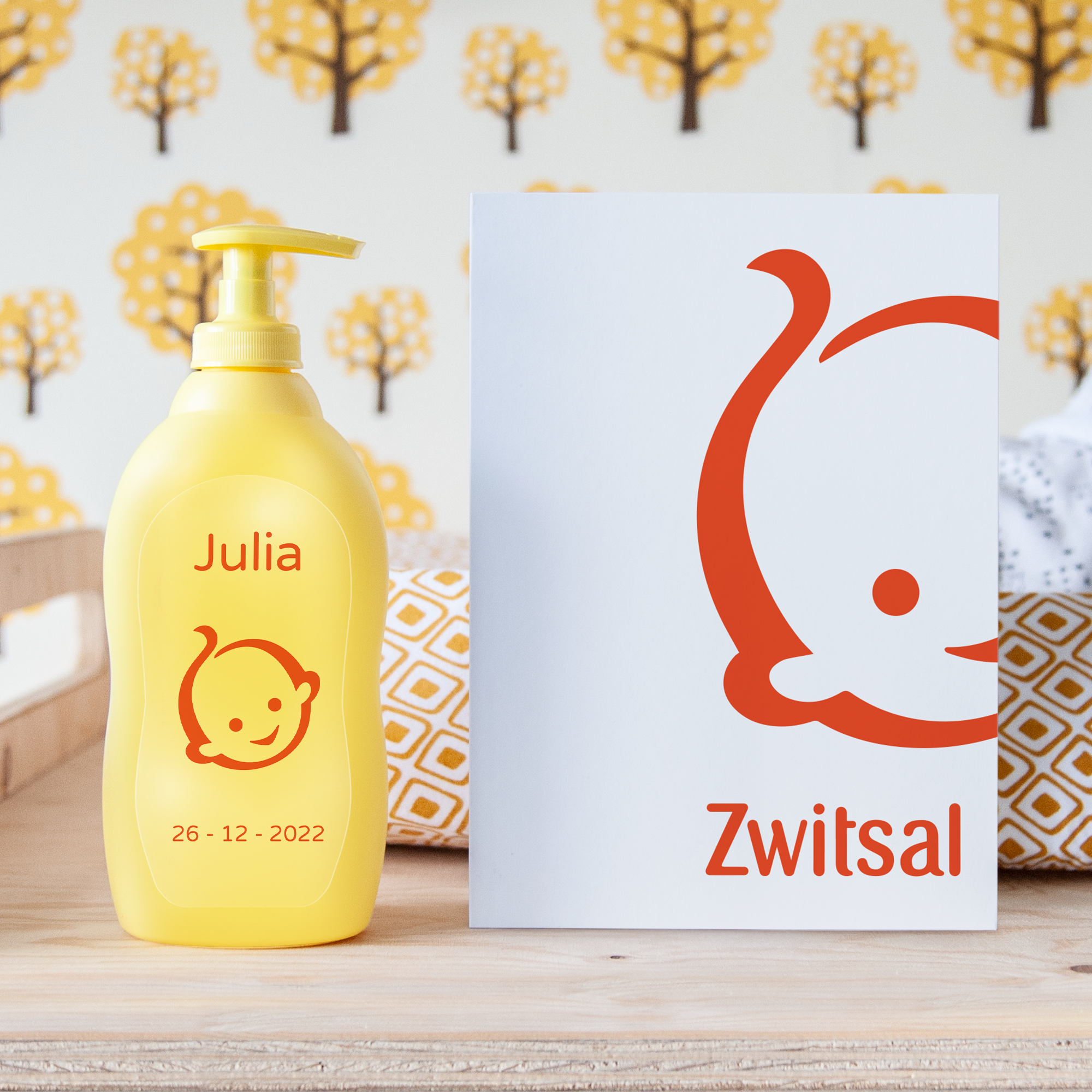 Gepersonaliseerde Zwitsal wasgel met de naam Julia en datum 26-12-2022, een unieke Zwitsal box als kraamcadeau met naam.