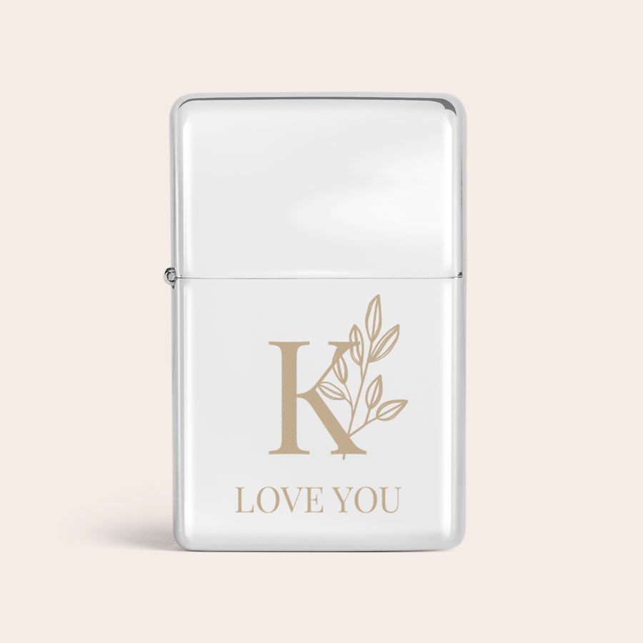 Accendino con Incisione Accendino in metallo argentato personalizzabile con nome inciso e decoro floreale, la frase Love You incisa