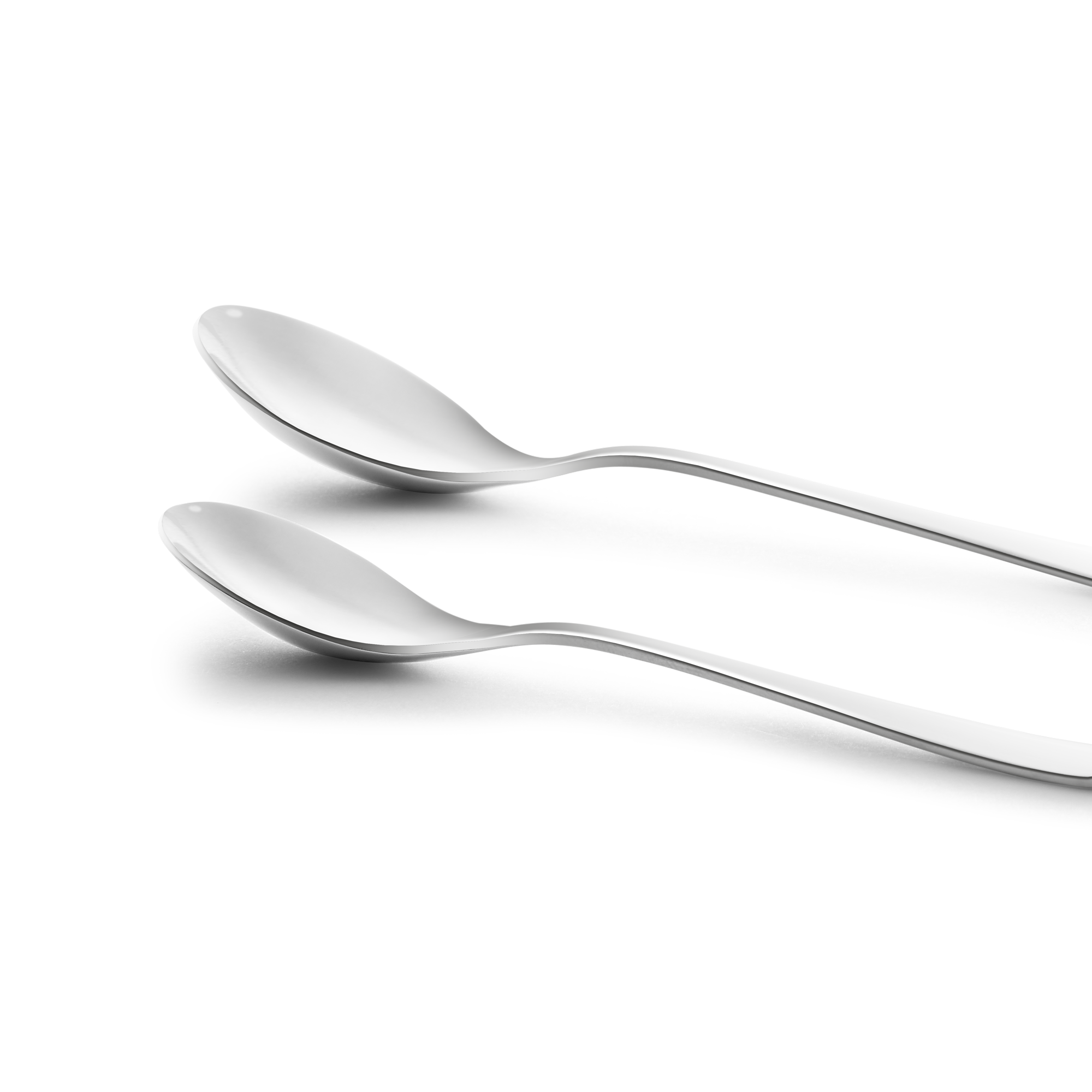 Två blanka silverskedar från ett graverat bestickset för barn, anpassningsbart med namn