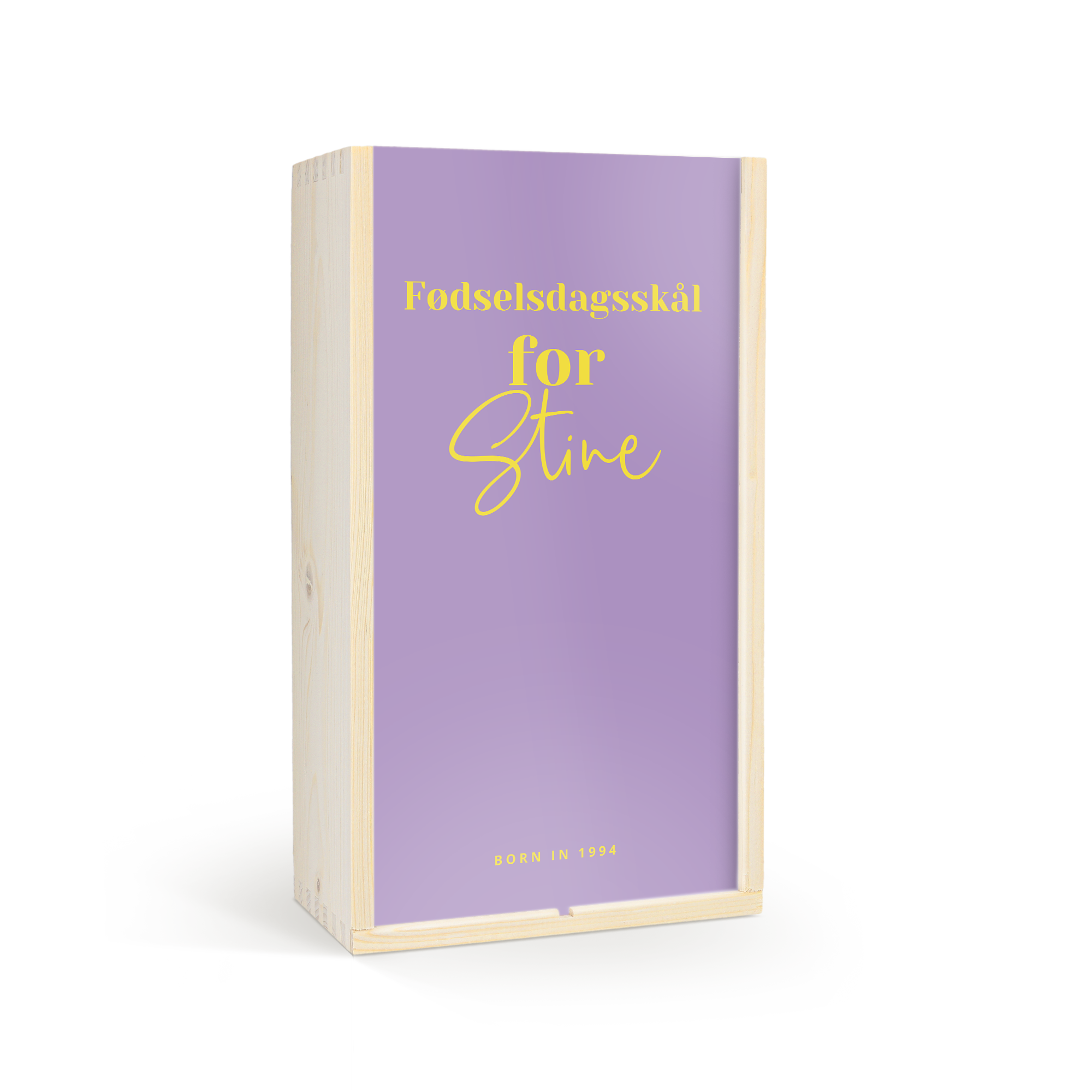 Personlig vin trækasse med lilla låg påtrykt "Fødselsdagsskål for Stine Born in 1994" i gul tekst