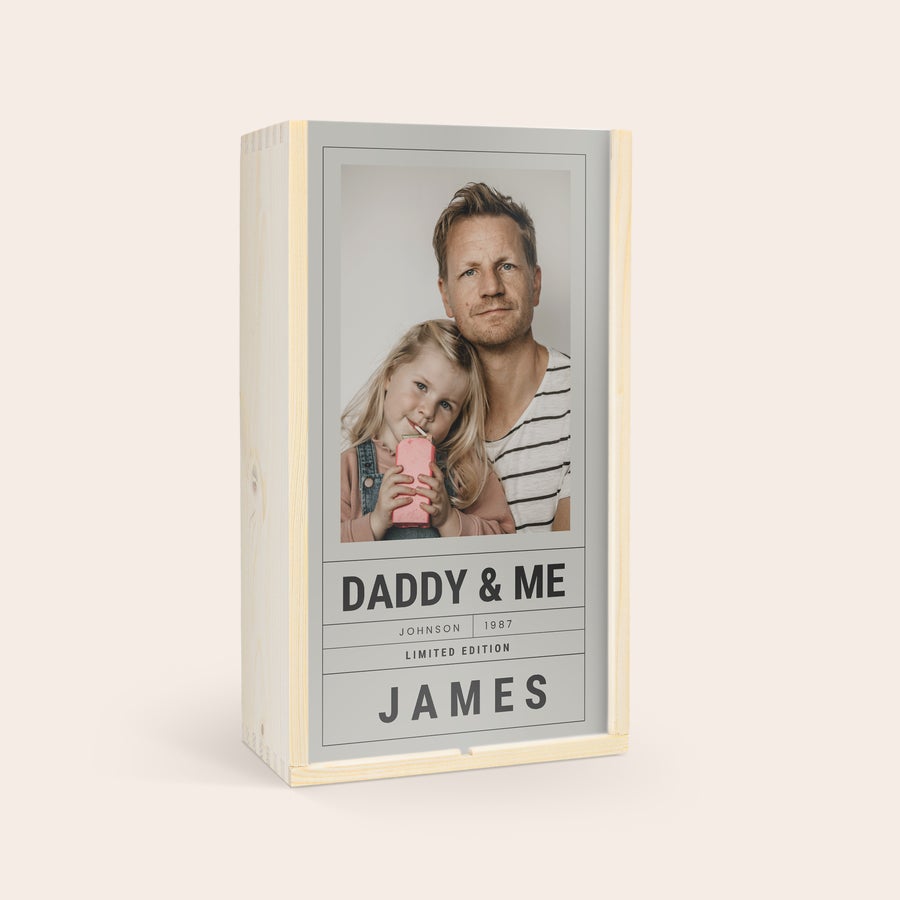 Set piv s personalizací - Westmalle Dubbel a Tripel Dárková sada piva Westmalle Double a Tripel v dřevěném kufříku s potiskem fotografie táty a dcery a textu DADDY & ME, jména JAMES a čísla 1987.