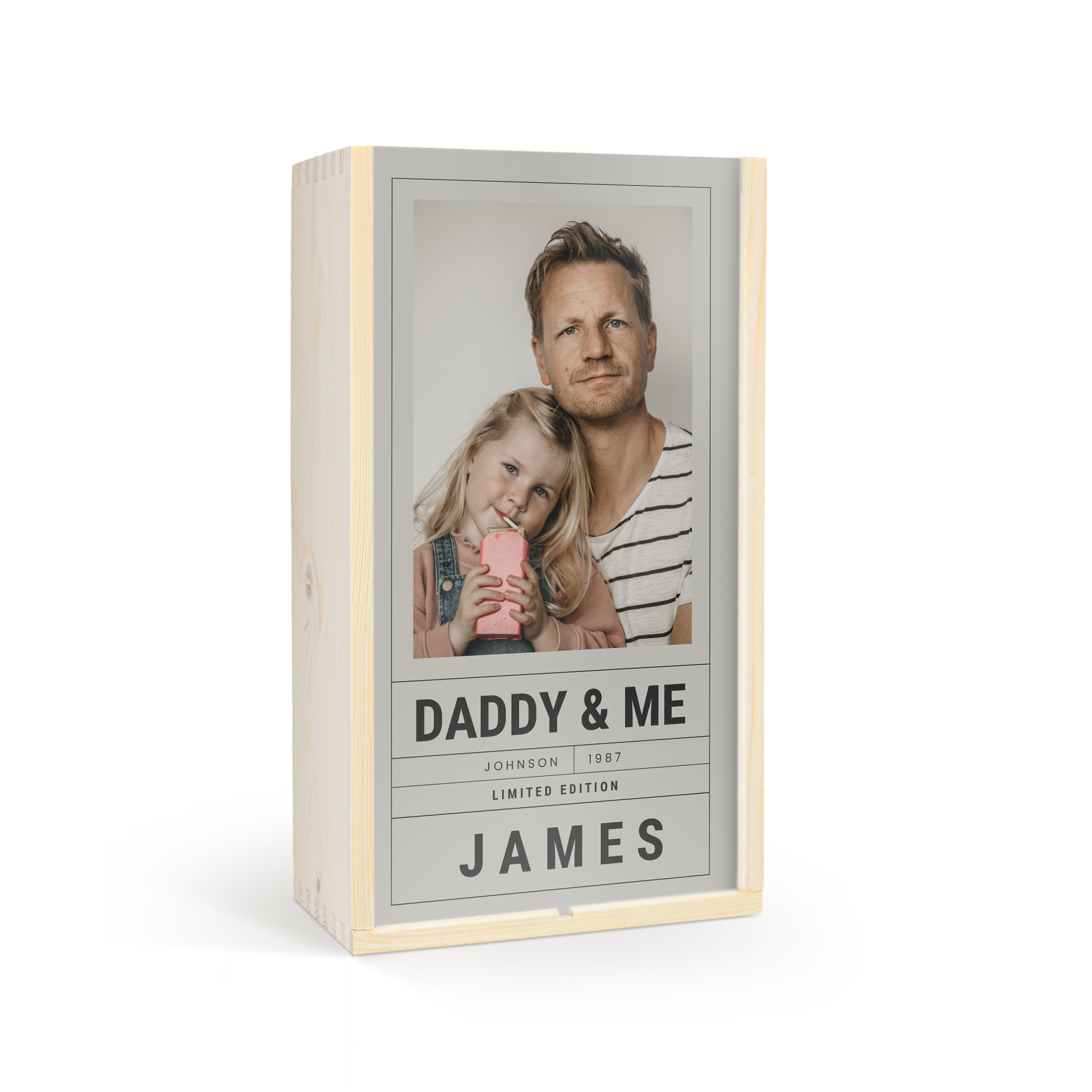 Drevo kufor s personalizovanou fotkou otec a dcéra, menom James a nápisom Daddy & Me.
