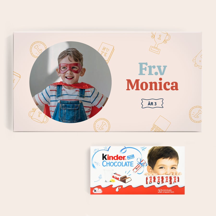 Personlig kinder-sjokolade Personlig kindersjokolade 32 barer i eske med trykt bilde av superhelt og navn Fr.v Monica ÅR 3.