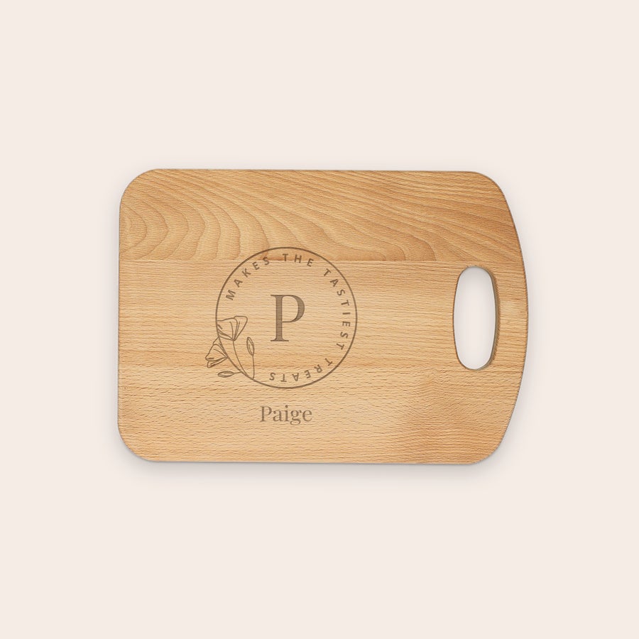 Tagliere in Legno Personalizzato Tagliere in legno con testo personalizzato inciso, lettera P floreale e nome Paige