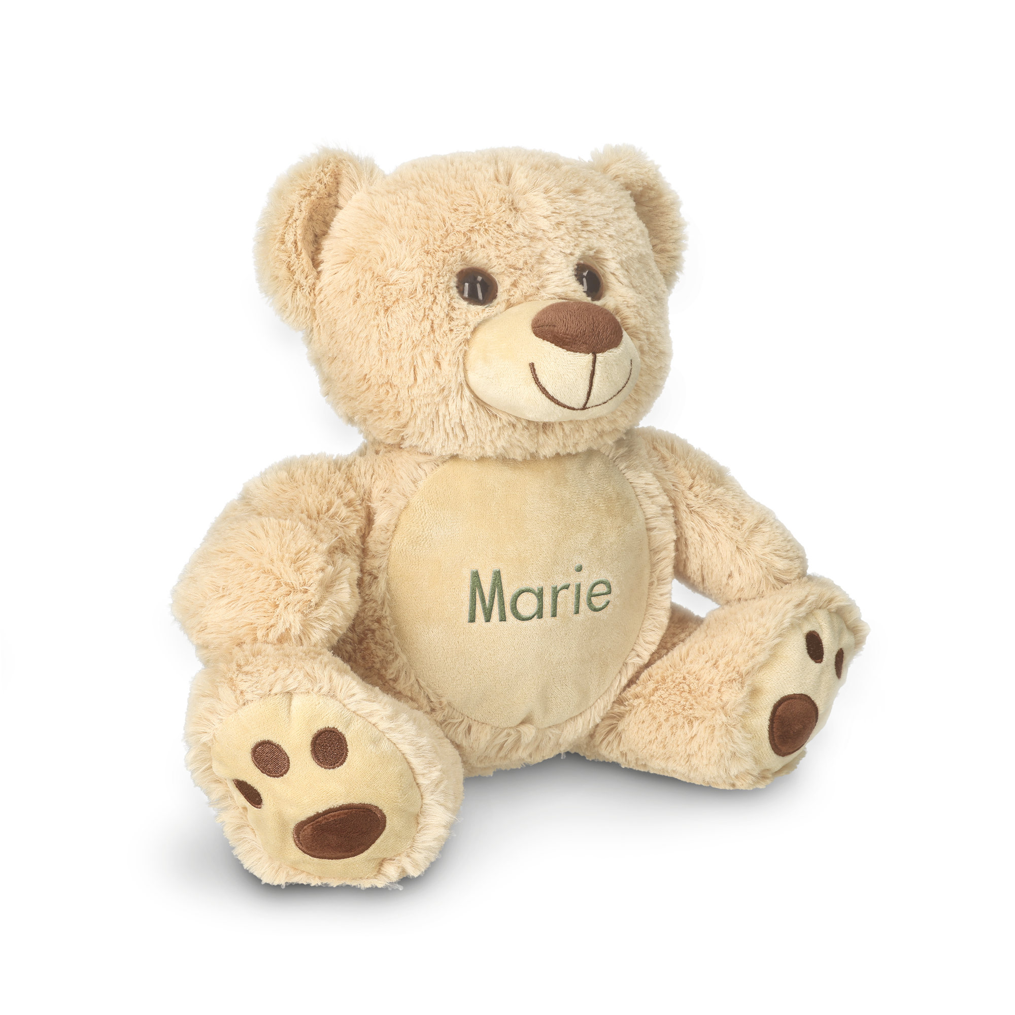 Lysbrun bamse med grønn brodert tekst Marie på magen. En personlig bamse med brodert mage.