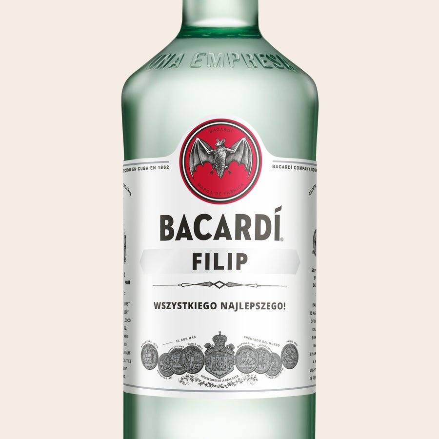 Bacardi z personalizowaną etykietą Unikatowy rum Bacardi z personalizowaną etykietą, wydrukowany z imieniem Filip i napisem Wszystkiego najlepszego!
