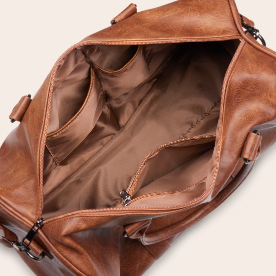 Saco de fim-de-semana em pele PU personalizado Bolsa de viagem de couro PU marrom aberta com o interior forrado à mostra para viagem com estilo, personalizada com nome