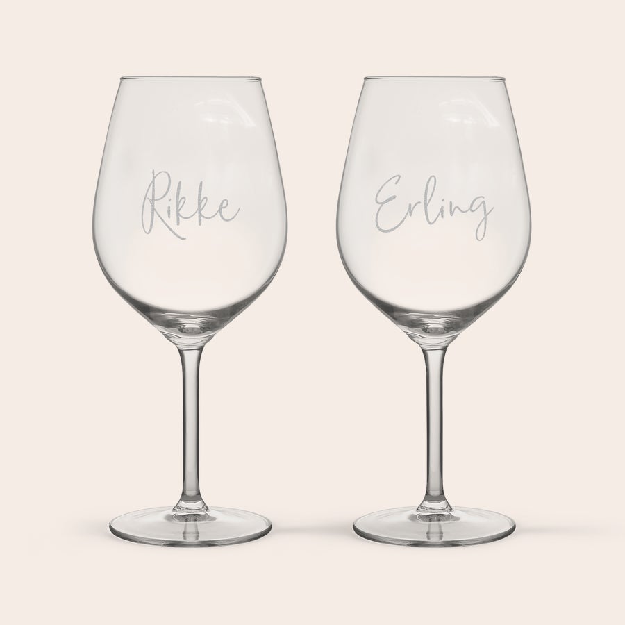 Personlig tilpasset Aperol Spritz glass To graverte Aperol Spritz glass, ett med navnet "Rikke" og ett med navnet "Erling", perfekte jubileumsgaver.