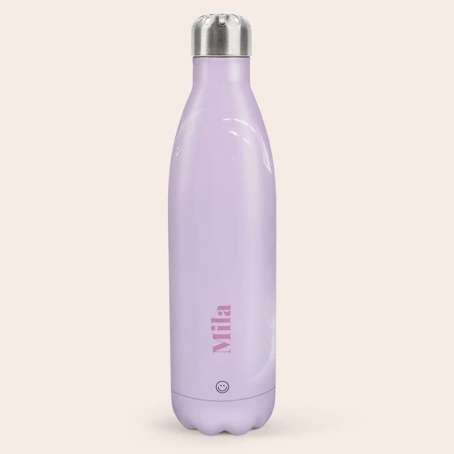 Trinkflasche Edelstahl Personalisiert Lila Thermosflasche mit silbernem Deckel, personalisiert mit aufgedrucktem Namen "Mila" und einem Smiley, macht jeden Schluck zu etwas Besonderem.