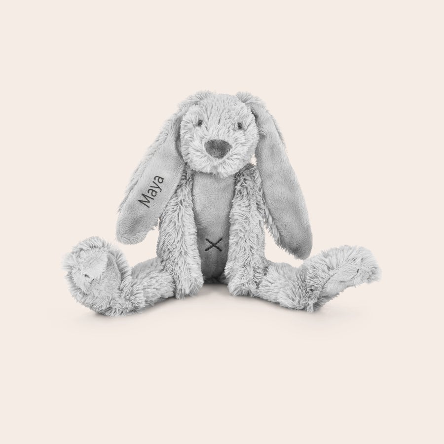 Peluche Coniglietto Personalizzato Coniglietto di peluche personalizzato Tiny Rabbit Richie di colore grigio chiaro con il nome Maya ricamato su un orecchio