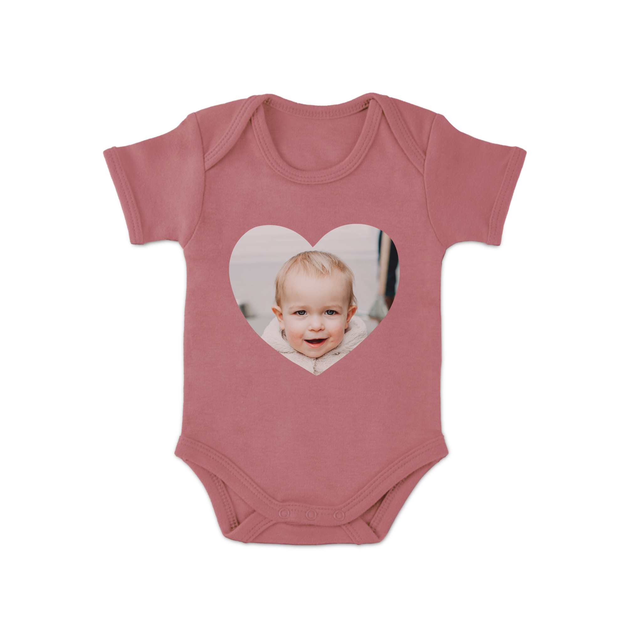 Roze rompertje bedrukken met foto van een baby in hartvorm voor de kersverse ouders.