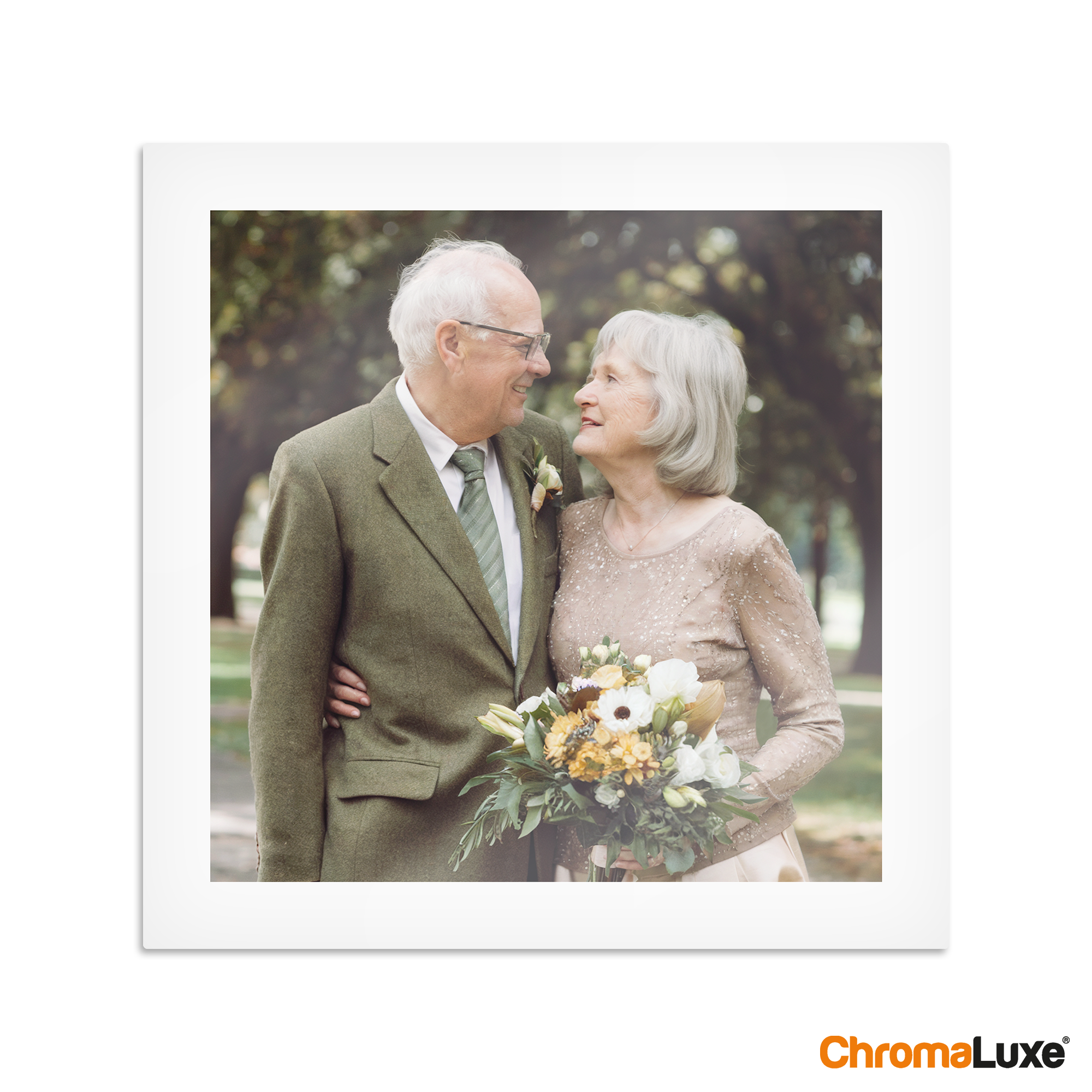 Chromaluxe aluminiumfotoprints med ett foto av ett äldre par och brudbukett