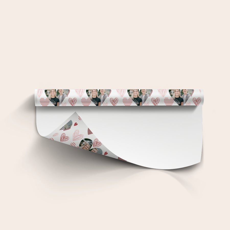Papel de regalo con foto Rollo de papel de regalo personalizado con tu foto, corazones y una pareja feliz, diseñado para envolver.