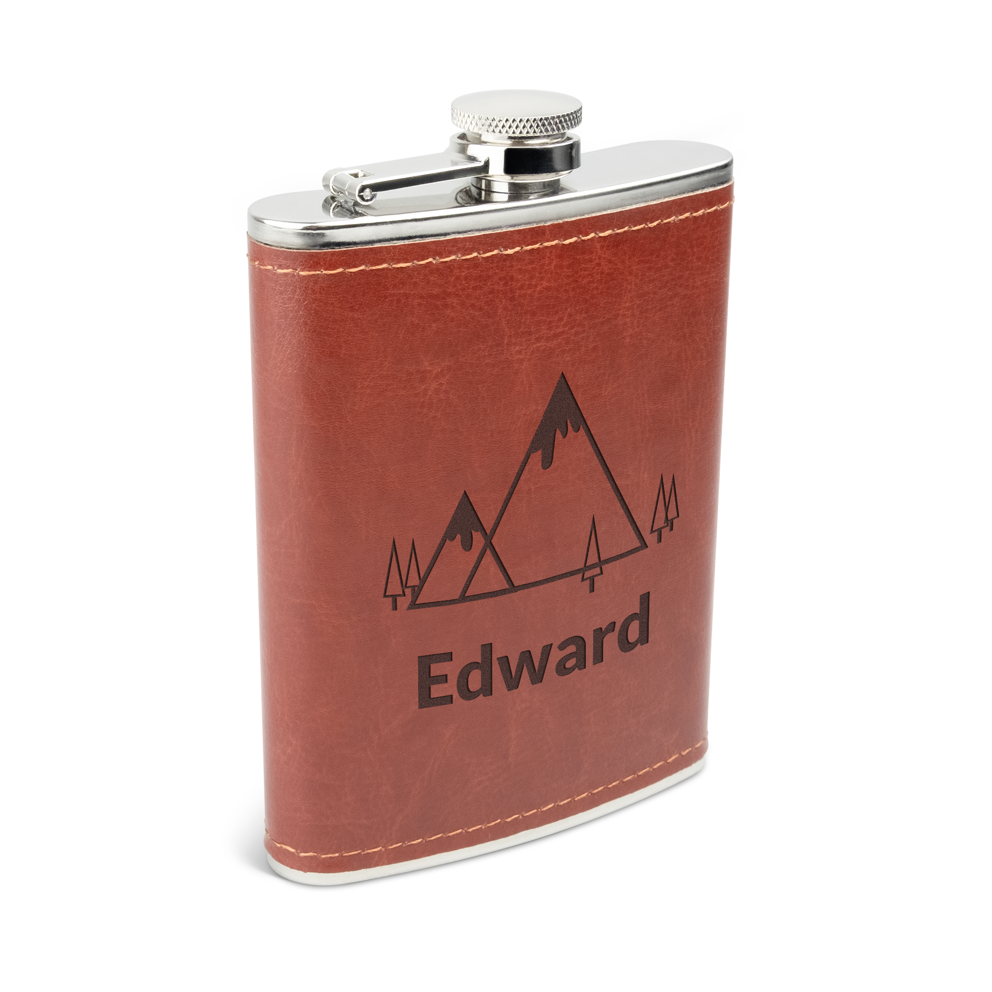 Petaca de cuero marrón con diseño de montañas y el nombre "Edward" grabado, ideal para regalar a un aficionado del whisky.