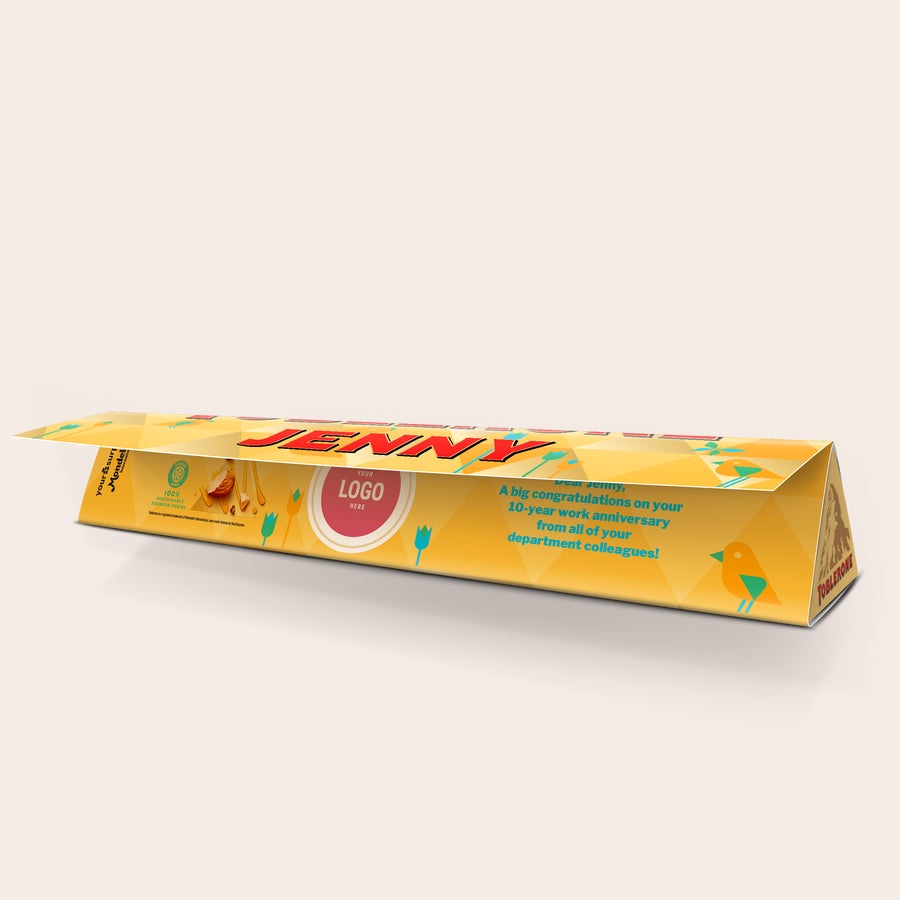 Toblerone Personalizzato - Pasqua Un delizioso Toblerone personalizzato con il design pasquale "Jenny" e l'opzione logo