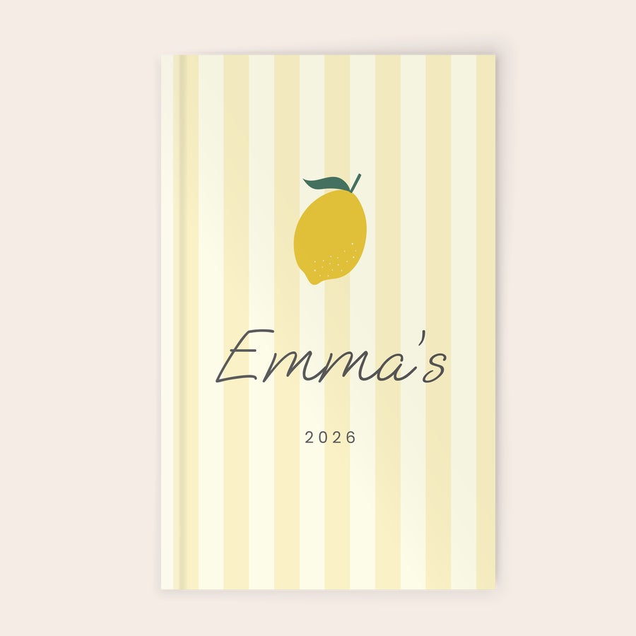 Planejador personalizado Agenda personalizada 2026 com capa de limão, listras amarelas e nome Emma's impresso.